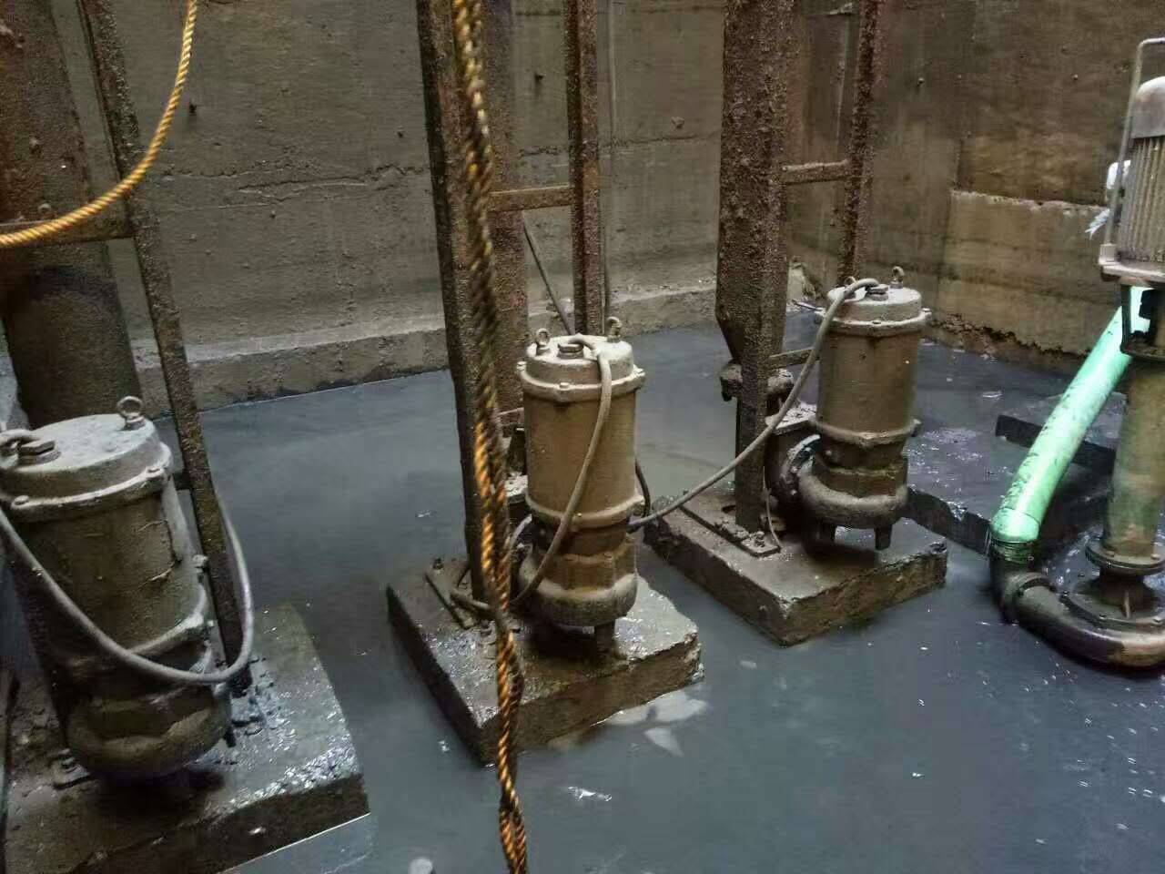 广阳污水池清理