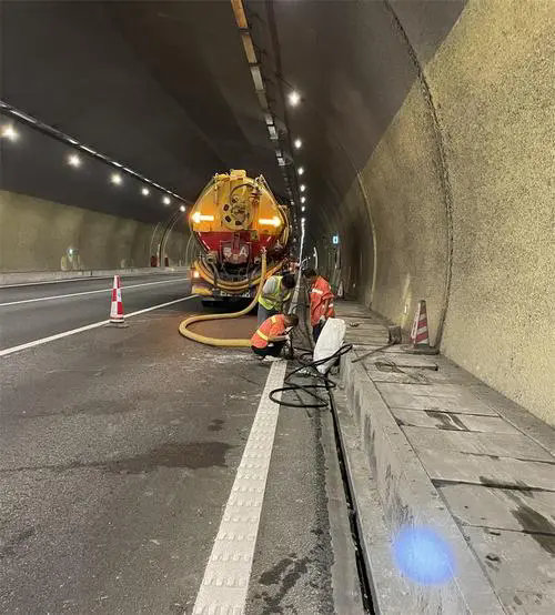 广阳隧道排水渠清淤